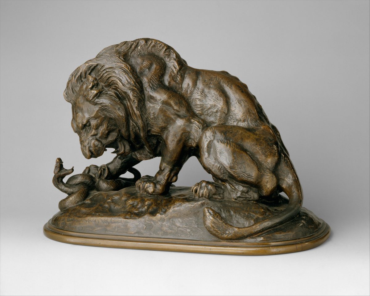 Sculpture en bronze d'un lion écrasant un serpent, patine brune et ciselure nette, par Antoine-Louis Barye